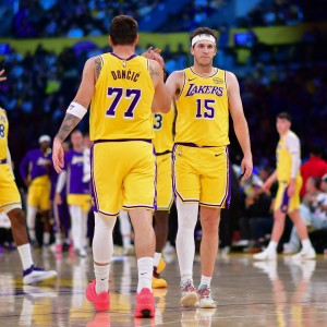开云体育下载-八村塁：东契奇就是这个联盟的MVP 他样样都在行 包括防守